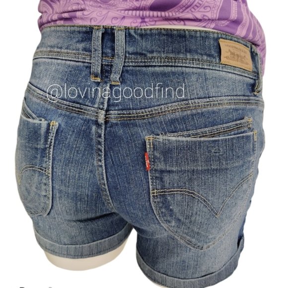 Levi Relaxed Fit Rolled Cuff Blue Denim Shorts EUC sz 7 - Picture 7 of 10